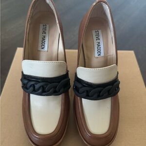 Steve Madden Brown and Cream Flats with Black Chain